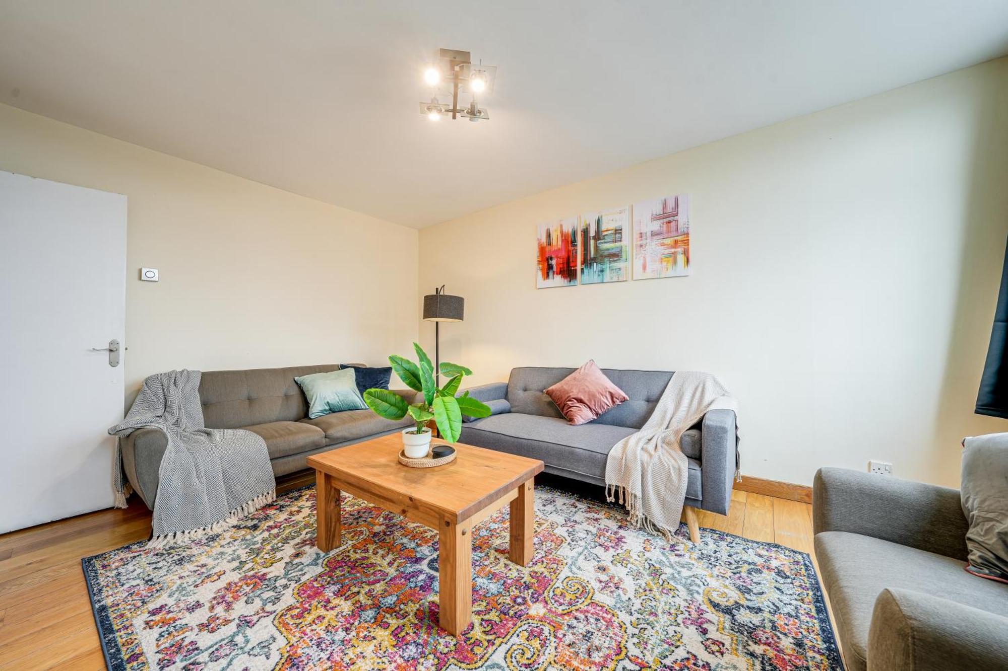Premier Shepherds Bush Westfields Penthouse Apartment *
